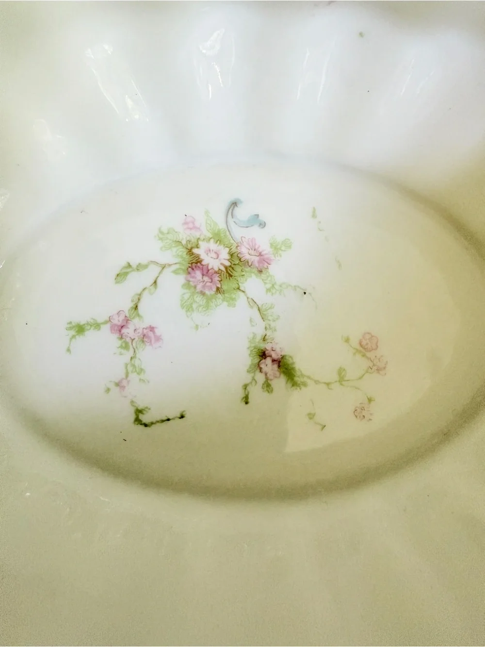Theodore Haviland Limoges Schleiger 142 gravy boat with attached underplate 1903